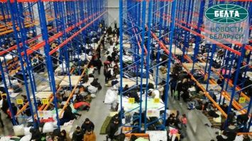Пустой лагерь, автолавки и ночевка под крышей: итоги 11-го дня беженцев на границе