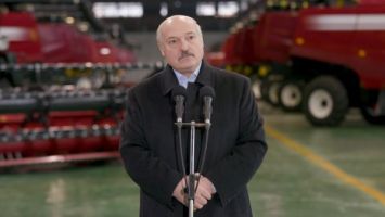 Лукашенко: для меня как президента это основа - сохранить машиностроение