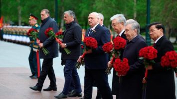 Встреча с Путиным, жесткий разговор с Совмином и военный Парад: ВСЯ неделя Лукашенко в одном видео!