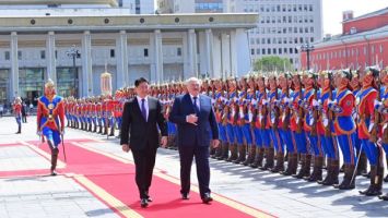 Лукашенко: За что?! Запад приказал! // Про критику СМИ, Путина, тракторы, Байкал и самолёт в подарок