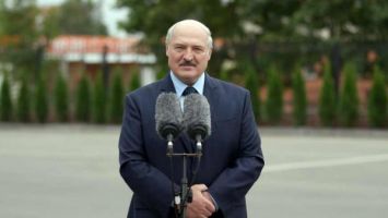 "Иначе я тогда поступить не мог" - Лукашенко о принятии присяги под бело-красно-белым флагом