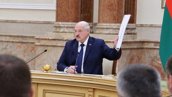 "Сжав зубы, терпели!" За что Лукашенко отчитал медиков? | Поездка в Москву