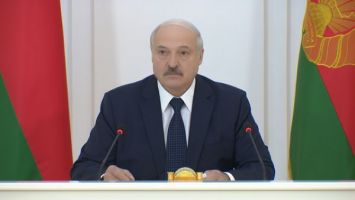 "Судили-рядили, стрелочника нашли" - Лукашенко прокомментировал историю с увольнением в Гомеле учителя