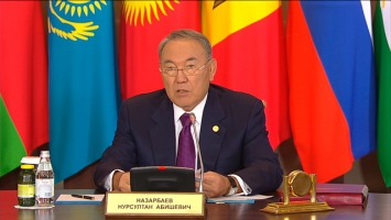 Назарбаев от имени глав государств СНГ поздравил Лукашенко с победой на 
выборах