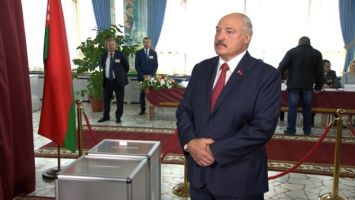 Лукашенко ответил на вопрос, с кем легче вести переговоры - с Россией или Западом