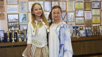 Борис Светлов посетил репетицию участниц детского конкурса в Витебске