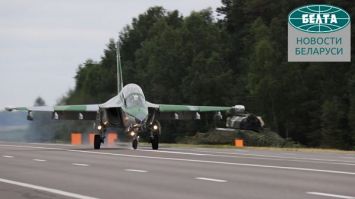 Белорусские летчики посадили на трассу М1 военные самолеты