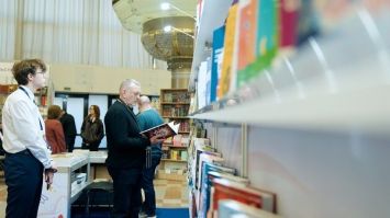 Бразильские сладости, Год белорусской женщины и книги, привезенные из Вьетнама. Как проходит XXXIII Минская международная книжная выставка-ярмарка