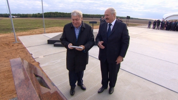 Лукашенко и Гуцериев заложили капсулу на месте строительства Нежинского горно-обогатительного комплекса