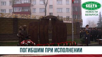 Возле УВД Миноблисполкома открылся памятник милиционерам, погибшим при исполнении служебного долга
