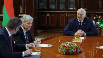 Лукашенко: Я вздыбил ВСЮ АРМИЮ! // Про визит в США, "позорище для мужиков", 2020-й и литовские фуры