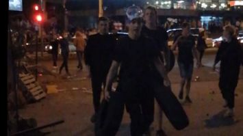 Видео. Протестующие строят баррикады и обсуждают организацию беспорядков   