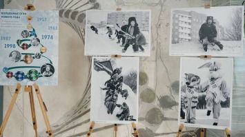 Тепло и радость под Новый год. Пациентов РНПЦ онкологии поздравили во время акции "Терапия чудес"