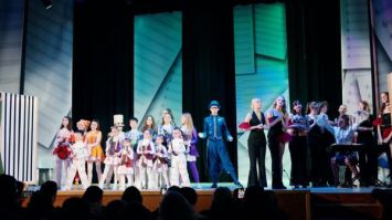 Инклюзивное искусство: театр "i" представил спектакль "Золотой скрипичный ключ"