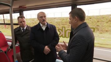 Лукашенко поручил на практике изучить эксплуатацию электробусов производства МАЗ