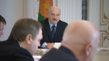 Лукашенко: главное для нас сегодня - это лечение людей - пневмонии