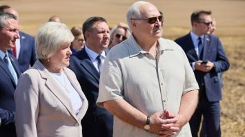 Лукашенко: Этот комбайн, слушай, МЕЧТА! // &quot;Золото&quot; в скважинах и на полях // Главное за НЕДЕЛЮ