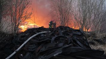 Пожар на территории бывшего регенераторного завода в Могилеве