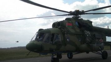 Российские вертолеты Ми-8 доставлены на авиабазу в Мачулищах