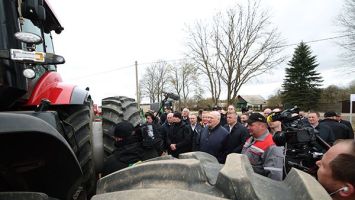 Лукашенко: Ну что за чудо-трактор ты обещал? // BELARUS-5425, легендарная "Коровка" и инвестпроекты