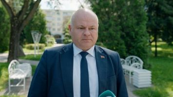 Спортивные тренажеры, лежаки и площадка для выгула животных. Как преобразился Антоновский парк