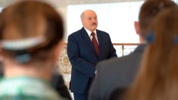 Лукашенко призывает людей пожилого возраста сделать прививку от COVID-19