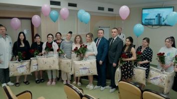 Поздравления, благодарности и праздник: мероприятие ко Дню семьи прошло в минском роддоме