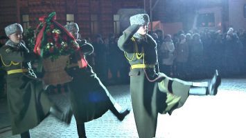 Митинг "Поклонимся Максиму" состоялся у памятника Богдановичу в Минске