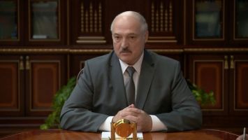 Лукашенко: экономике внимание прежде всего