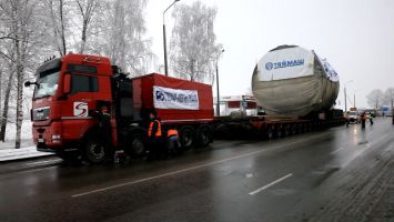 Автопоезд с оборудованием для Белорусской АЭС едет по Городокскому району