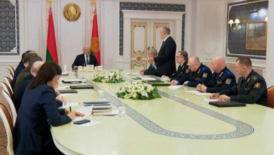 Лукашенко: нам надо сплотиться сейчас, чтобы здесь не летали ракеты и на Беларусь не бросали бомбы