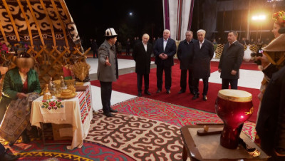 Перед неформальным ужином главы стран-участниц ОДКБ ознакомились с экспозицией о национальном колорите