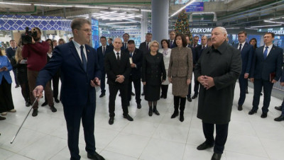 Лукашенко предложил строить торговые центры с белорусской продукцией в городах России 