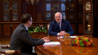 Лукашенко: миролюбивая Беларусь нужна и России, и Украине, но "Зеленский начинает нас цеплять" 