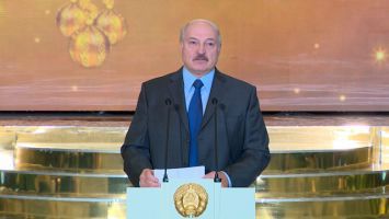 Лукашенко: Беларусь в ближайшие годы будут "пробовать на зуб", и надо быть готовыми ответить на это