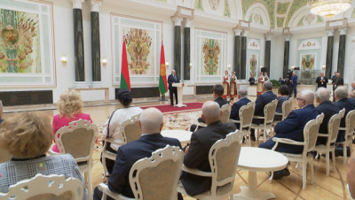 Начало новой традиции. Лукашенко в преддверии Дня народного единства вручил госнаграды