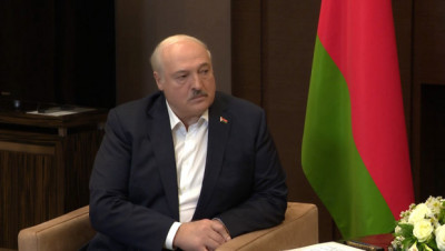 Лукашенко напомнил, что США сами запретили Украине "станцевать танго" с Россией