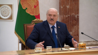 Лукашенко о президентстве: я работаю на высокой должности, а не властвую