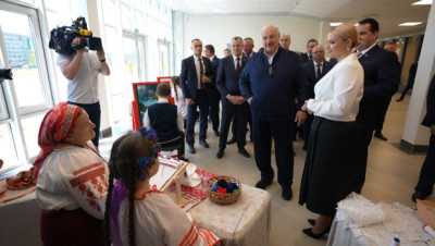 Лукашенко ориентирует чиновников на поддержку людей и видов деятельности в сфере культуры, а не строительство "дворцов" 