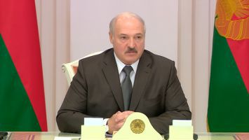 "Никто никого не наклонит" - Лукашенко назвал притянутыми за уши разговоры об объединении с Россией