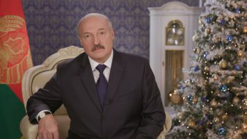 Лукашенко поздравил белорусов с Новым 2017 годом