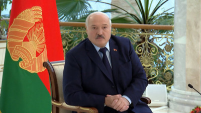"Готовы серьезно поговорить, даже Путин прилетит". Лукашенко пригласил Байдена в Минск