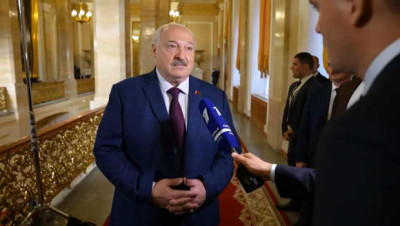 Лукашенко рассказал, что подарил Путину &quot;очень серьезный и оригинальный подарок&quot;