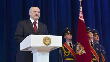 Лукашенко отмечает успехи КГБ в борьбе с экономическими преступлениями