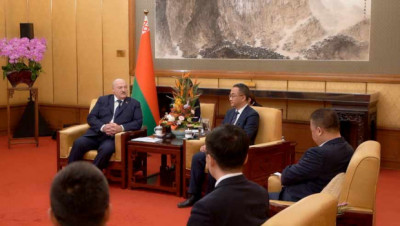 Лукашенко заявил о желании развивать производство автомобилей в Беларуси в сотрудничестве с китайской "ФАВ Груп"