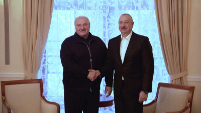 Лукашенко и Алиев провели двустороннюю встречу в Санкт-Петербурге