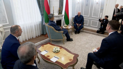 Лидеры Беларуси и Омана продолжили начатое накануне общение в домашней обстановке