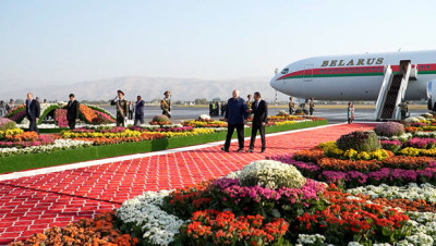 Лукашенко прибыл в столицу Таджикистана, где пройдет саммит СНГ