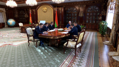Лукашенко принял доклад Нацбанка, выступив за здоровую конкуренцию в решении важных для страны вопросов