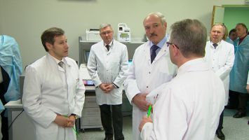 Лукашенко поручил проработать вопрос о строительстве в Беларуси нового центра трансплантологии